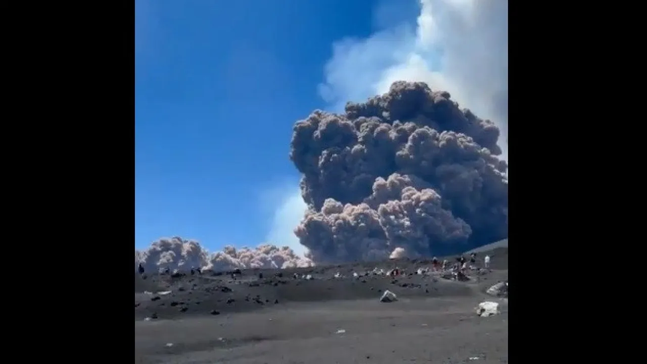 Etna, o maior vulcão da europa, entrou em erupção. Imagens impressionam