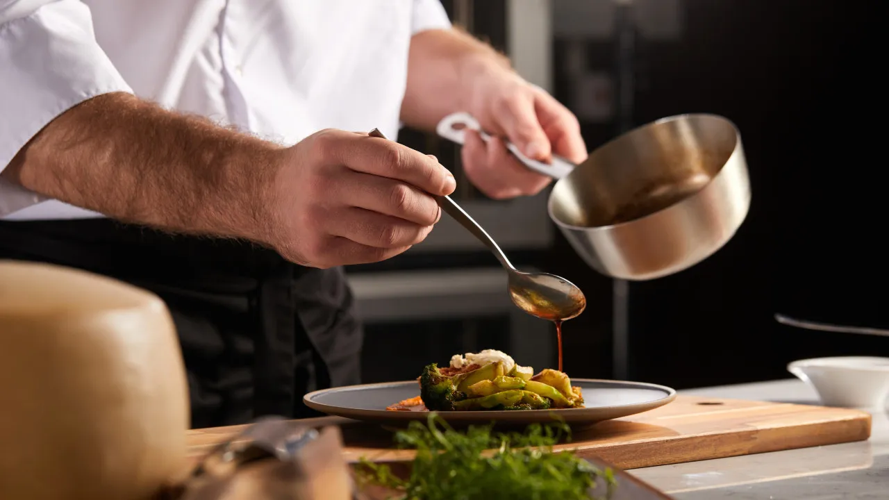 O prato que um chef nunca pede quando vai a um restaurante