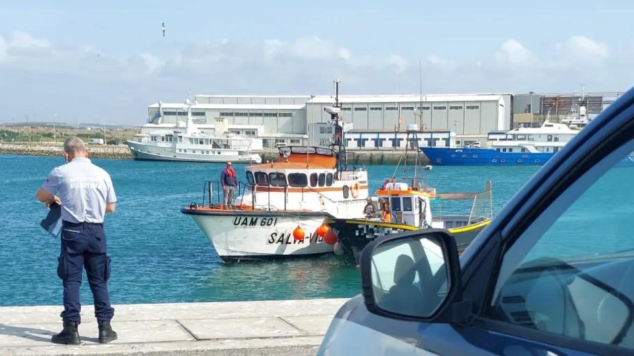 Barco fica sem propulsão ao largo da berlenga. Auxiliados 2 tripulantes