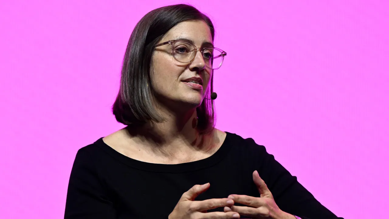 Hinge quer combater solidão dos mais jovens com ajuda de ia
