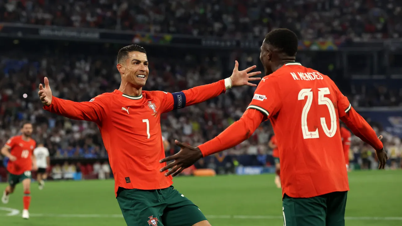 Sporting 'reclama' créditos no golo de Cristiano Ronaldo por Portugal