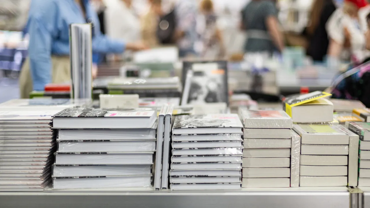 Mau tempo fecha stands da Feira do Livro do Porto