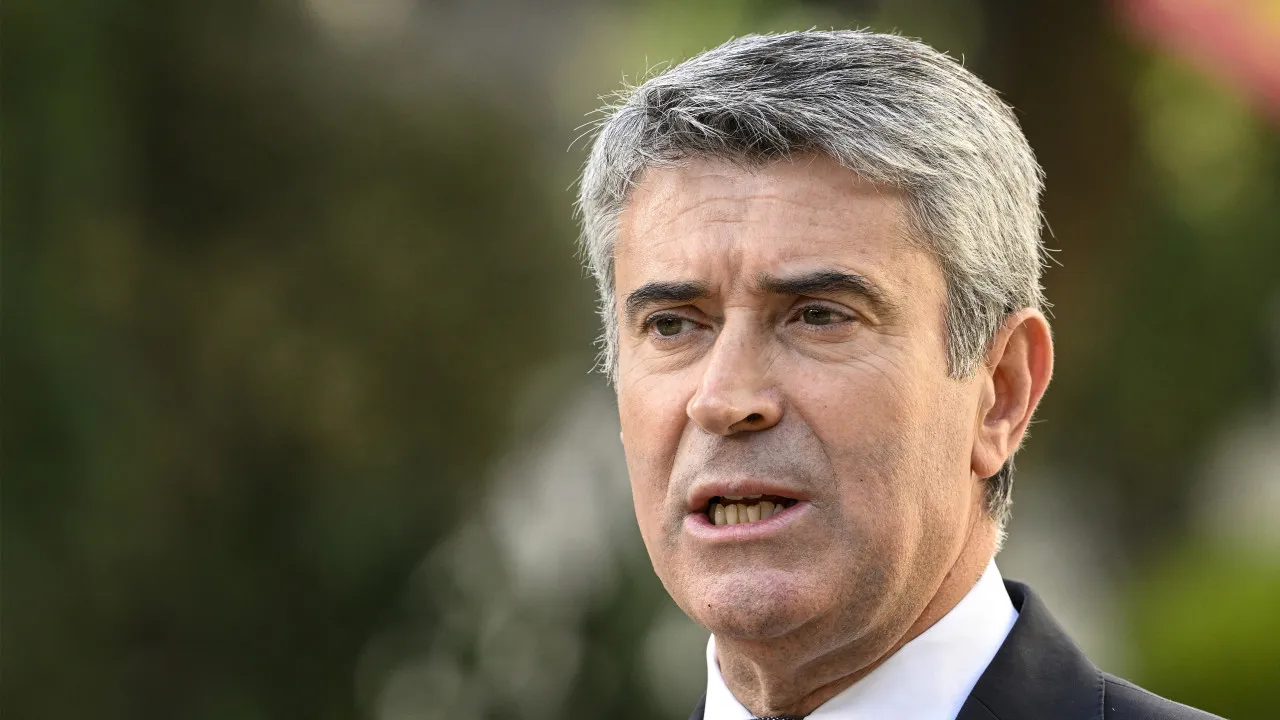 PS não responde sobre sentido de voto na moção: "Terça-feira falaremos"