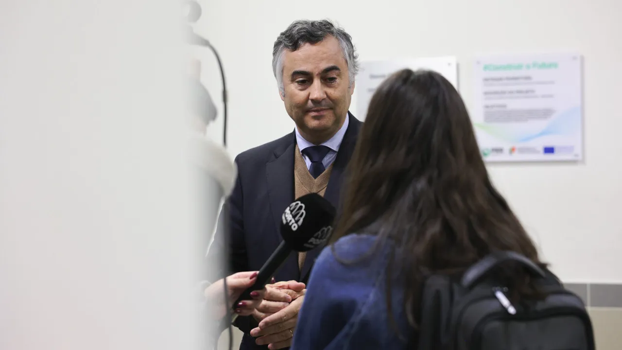 Divulgação de notas? "Enquanto não estiverem todas corrigidas, há risco"