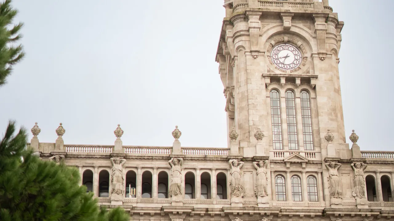 Ordem dos Arquitetos pede reunião à Câmara do Porto sobre Edifício Transparente