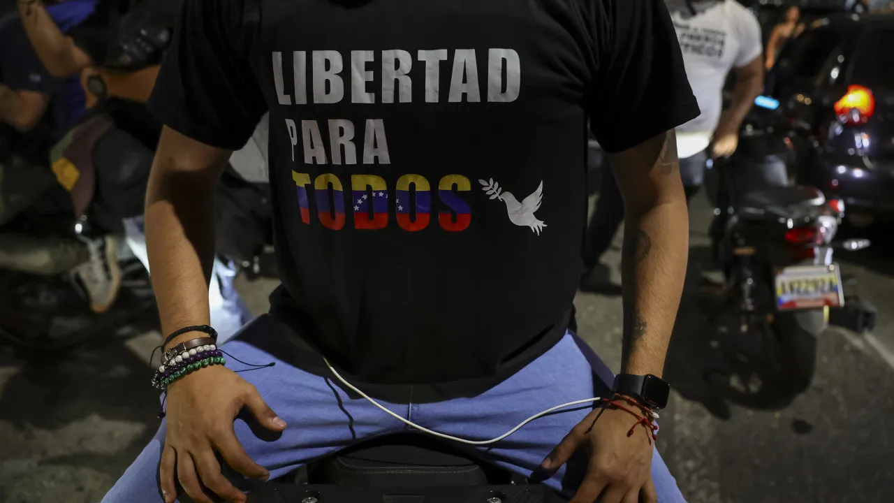 ONG regista 485 presos políticos na Venezuela. Amnistia atrasa libertação
