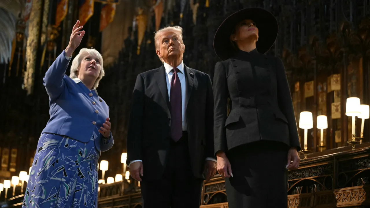 Antiga assessora do ex-príncipe André recebe homenagem de Carlos III