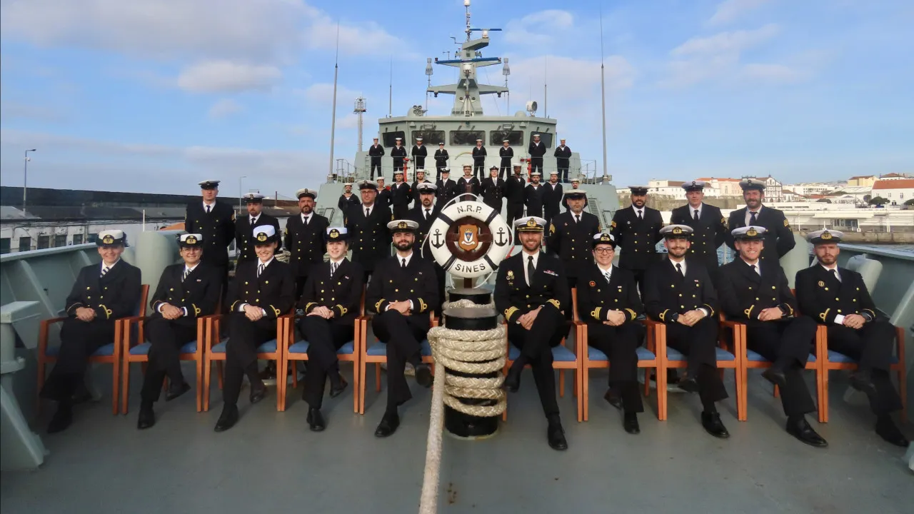 NRP Sines termina missão nos Açores (após 1.041 horas de navegação)