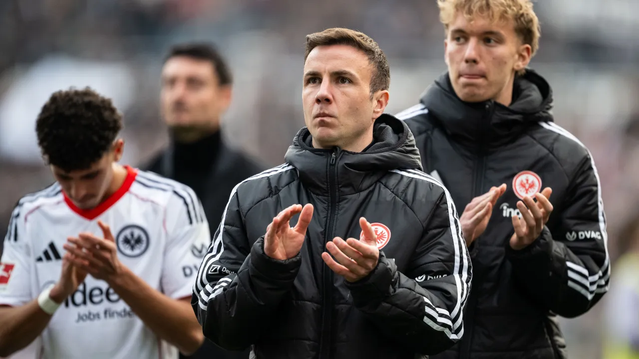 Oficial: Gotze, herói do Mundial2014, renova com Eintracht Frankfurt