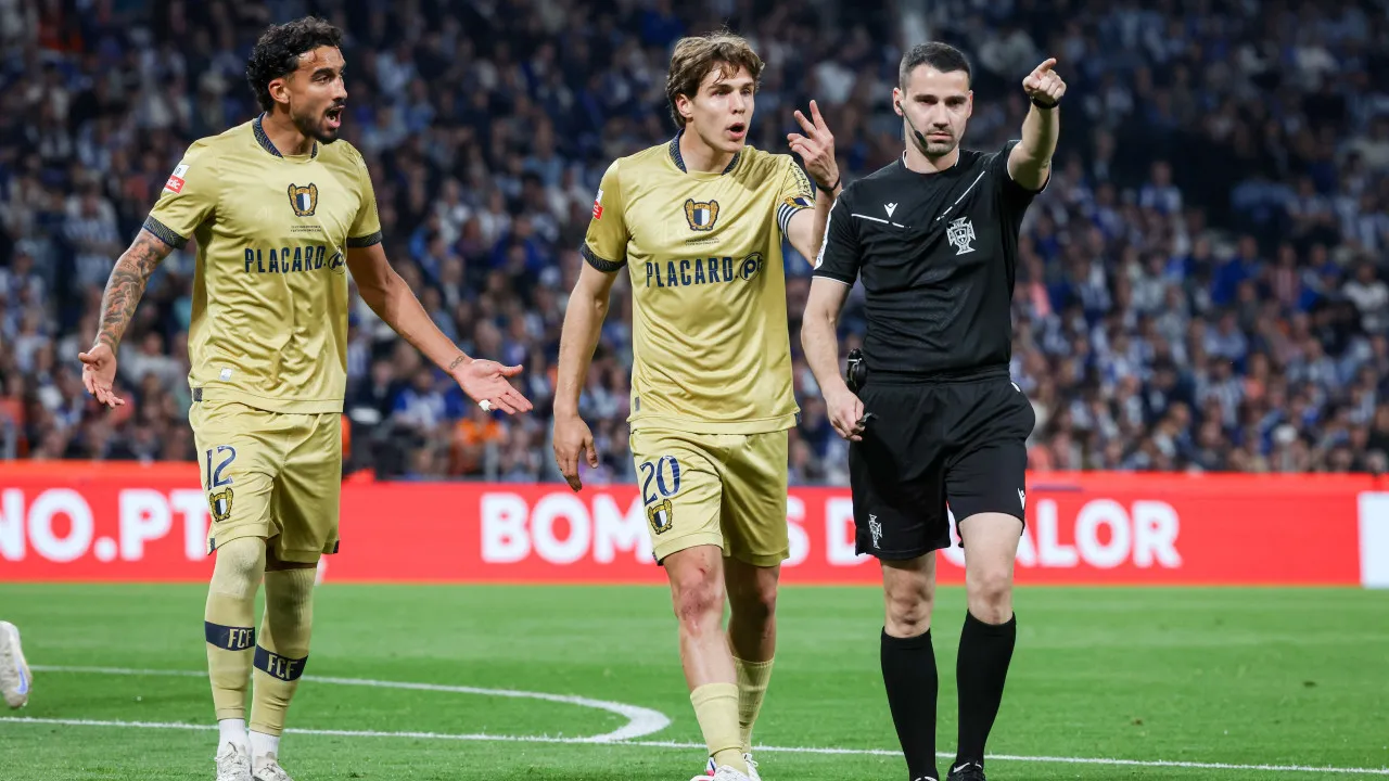 Benfica vira baterias do Sporting para o FC Porto: "Zona azul"