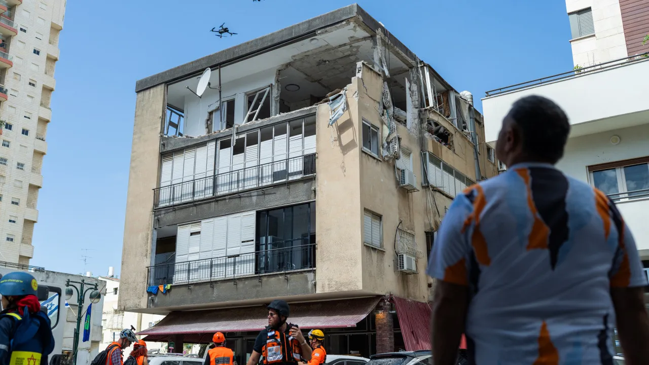 Militares do Irão continuarão guerra enquanto políticos acharem oportuno
