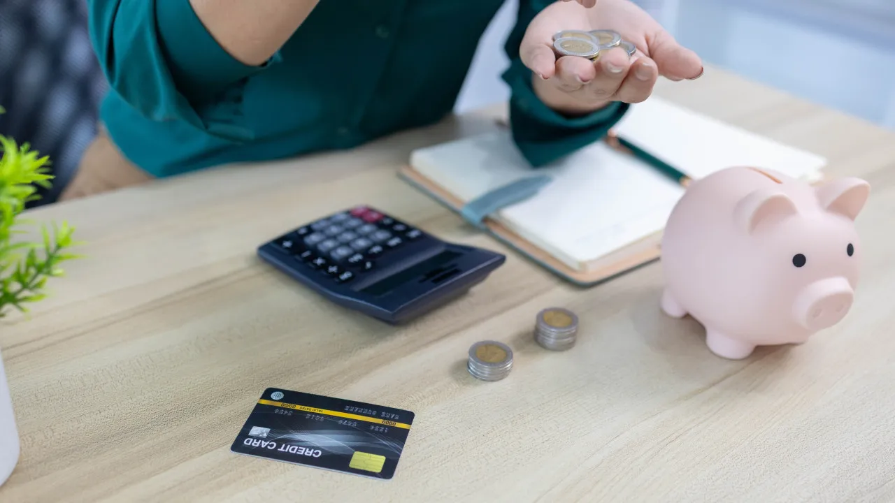 Tem até 35 anos? Saiba quanto se poupa com o IRS Jovem (e o que fazer)