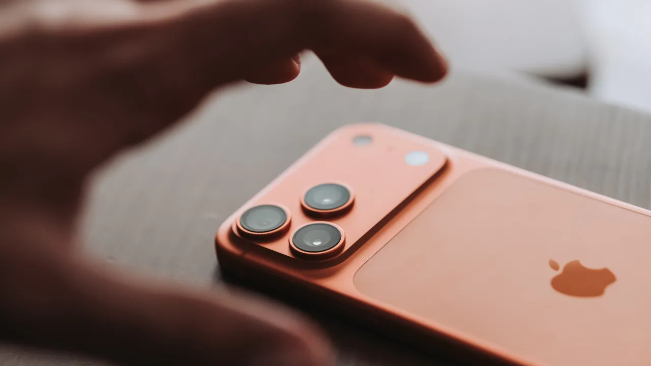 Apple tem 5 telemóveis entre os 10 mais vendidos no final de 2025