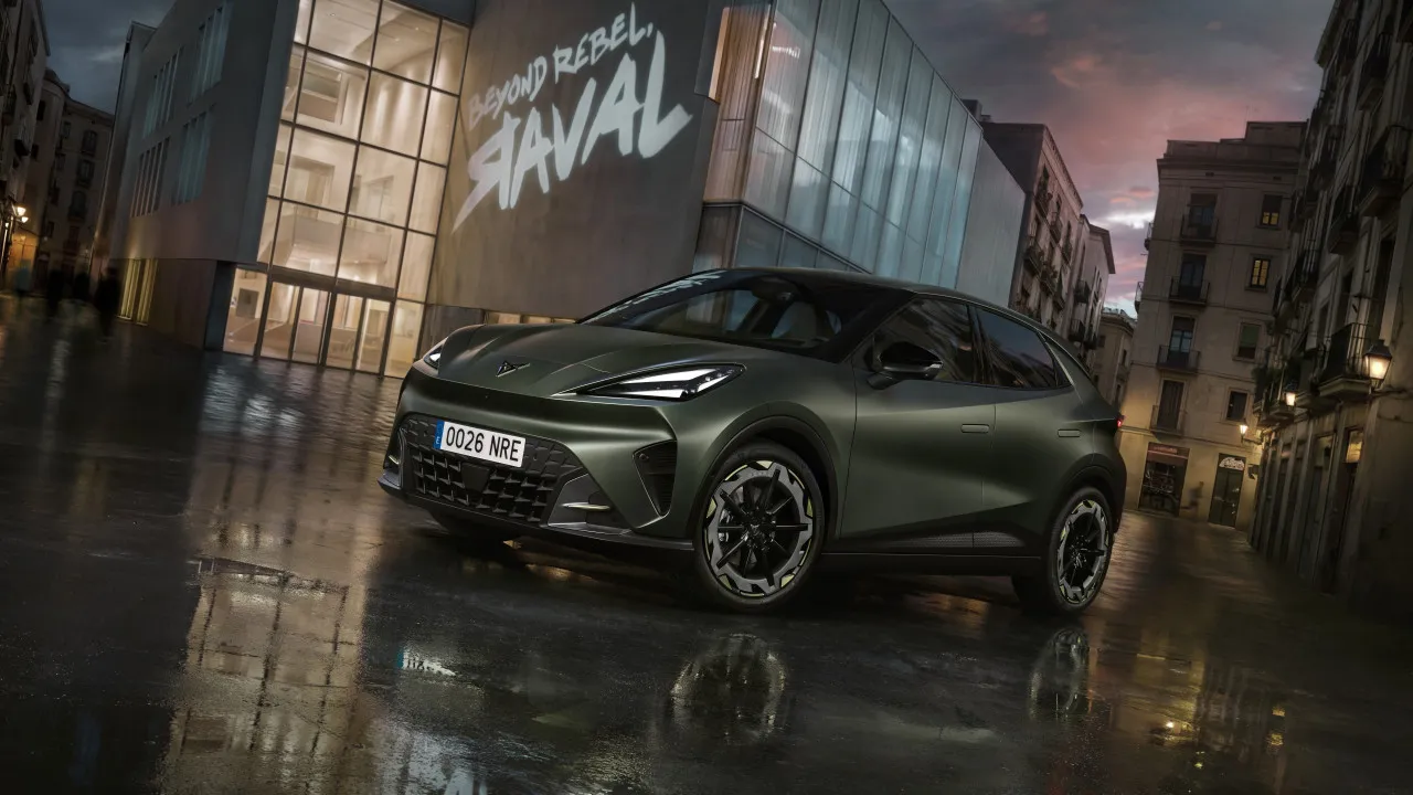 Este é o novo Cupra Raval e chega no verão