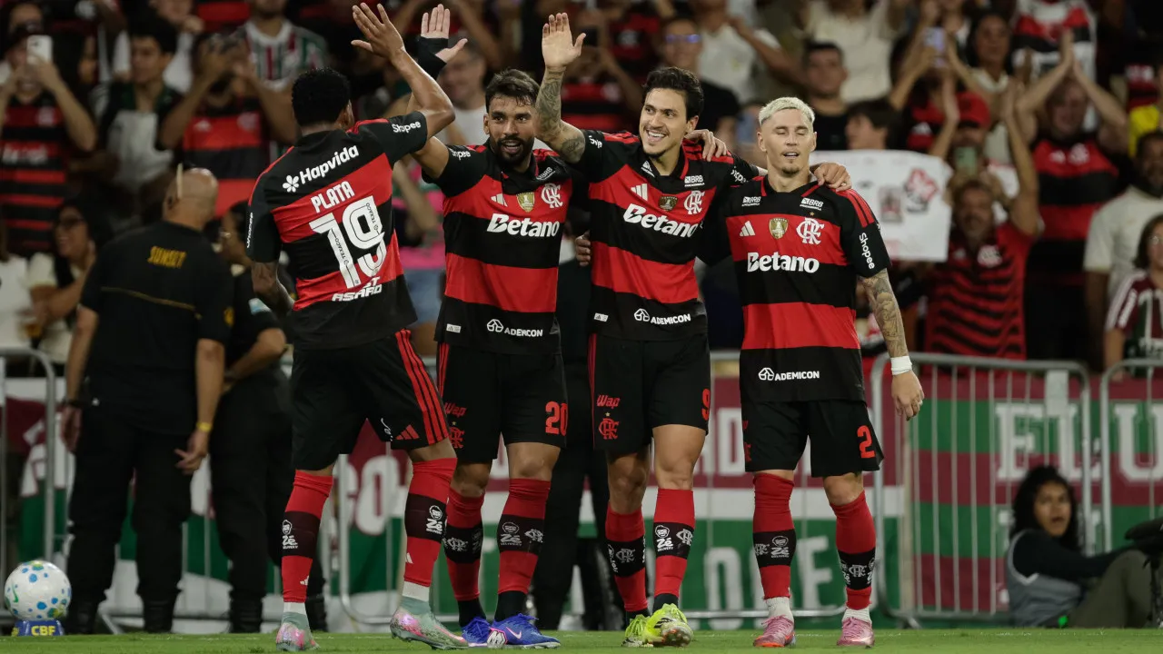 Flamengo de Leonardo Jardim impera no dérbi e sobe ao segundo lugar