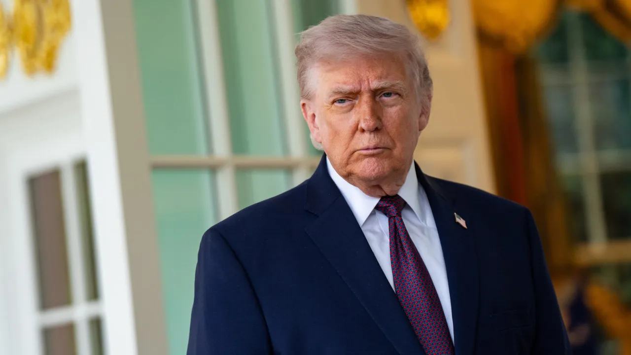 Trump anuncia bloqueio a portos e critica Papa: "Grande fraqueza"