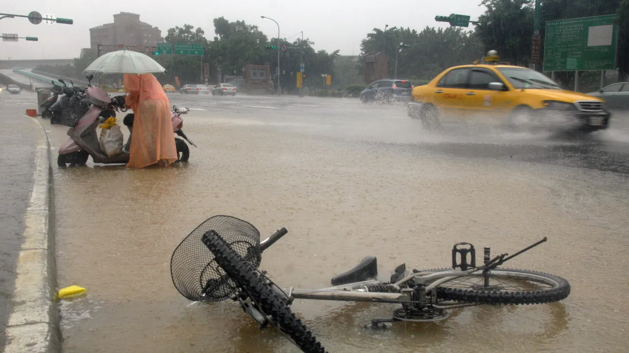 Supertufão Sinlaku avança em direção às Ilhas Marianas do Norte nos EUA