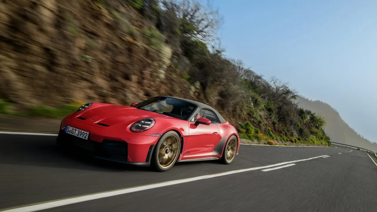 Porsche 911 GT3 estreia versão descapotável inédita com mais de 500 cv