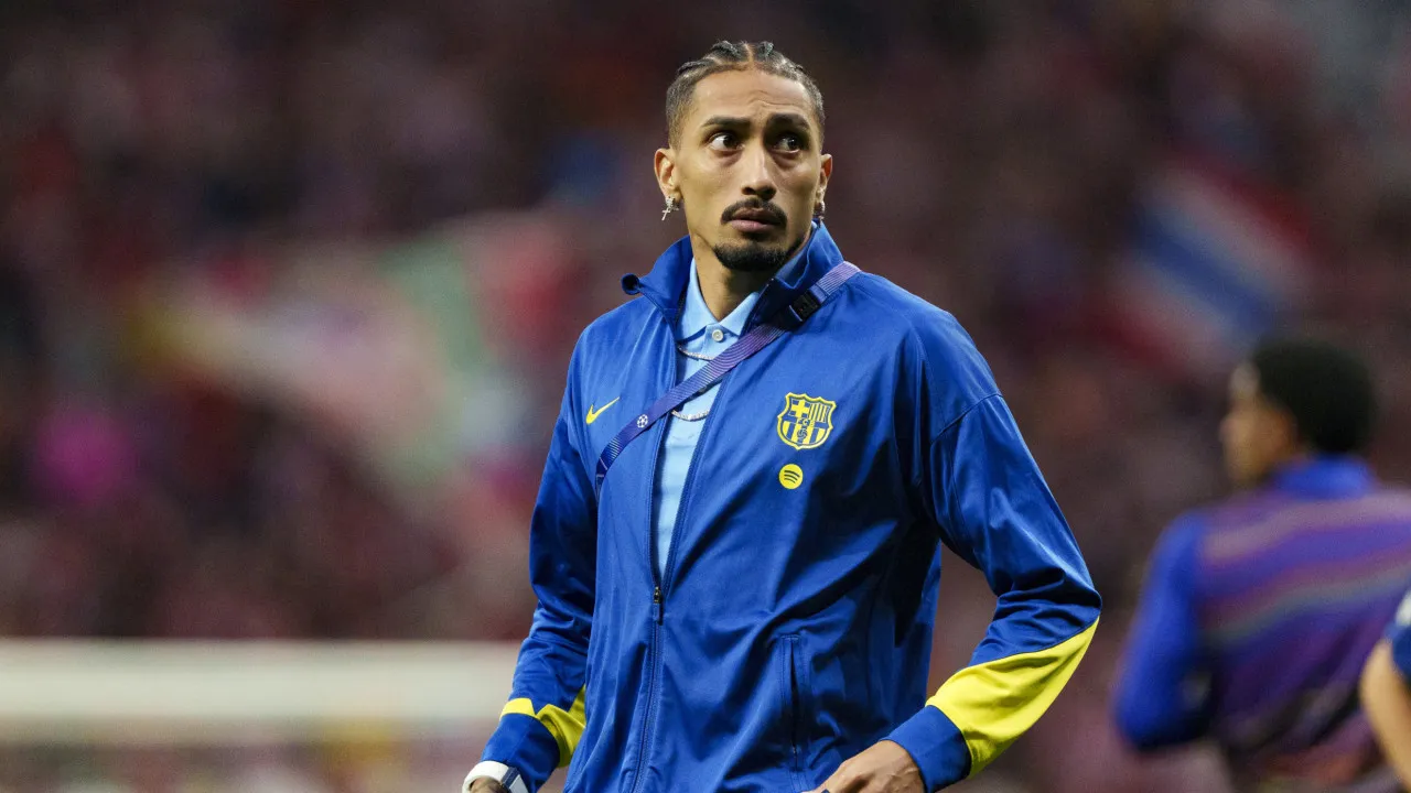 Do gesto viral ao "roubo". Raphinha arrasador após eliminação do Barça