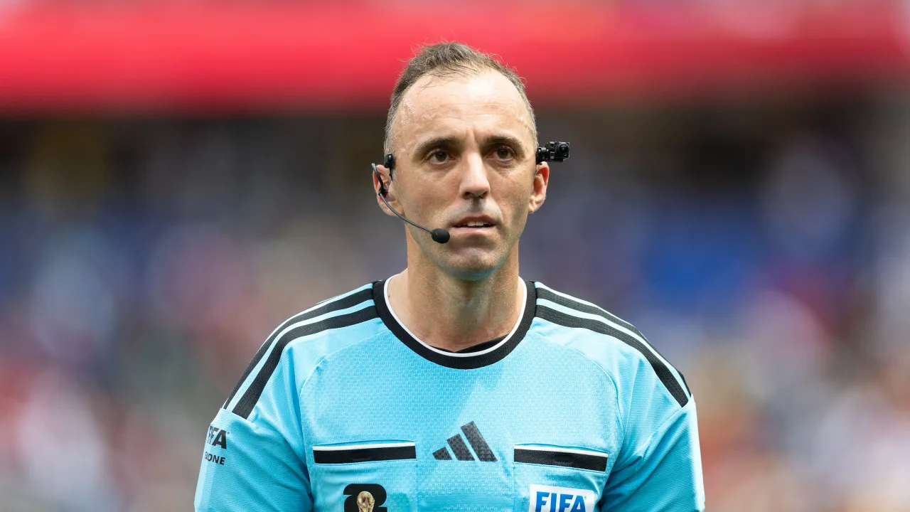 João Pinheiro resiste à polémica e pode apitar final do Mundial2026
