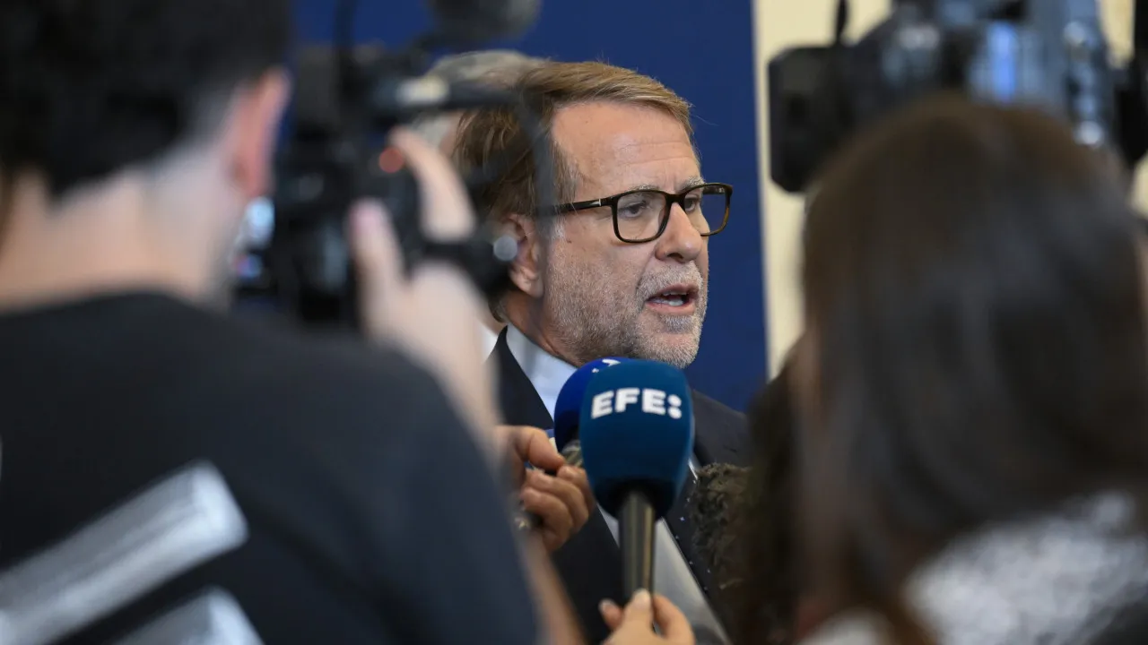 "Podem continuar a gritar que eu vou continuar a governar"