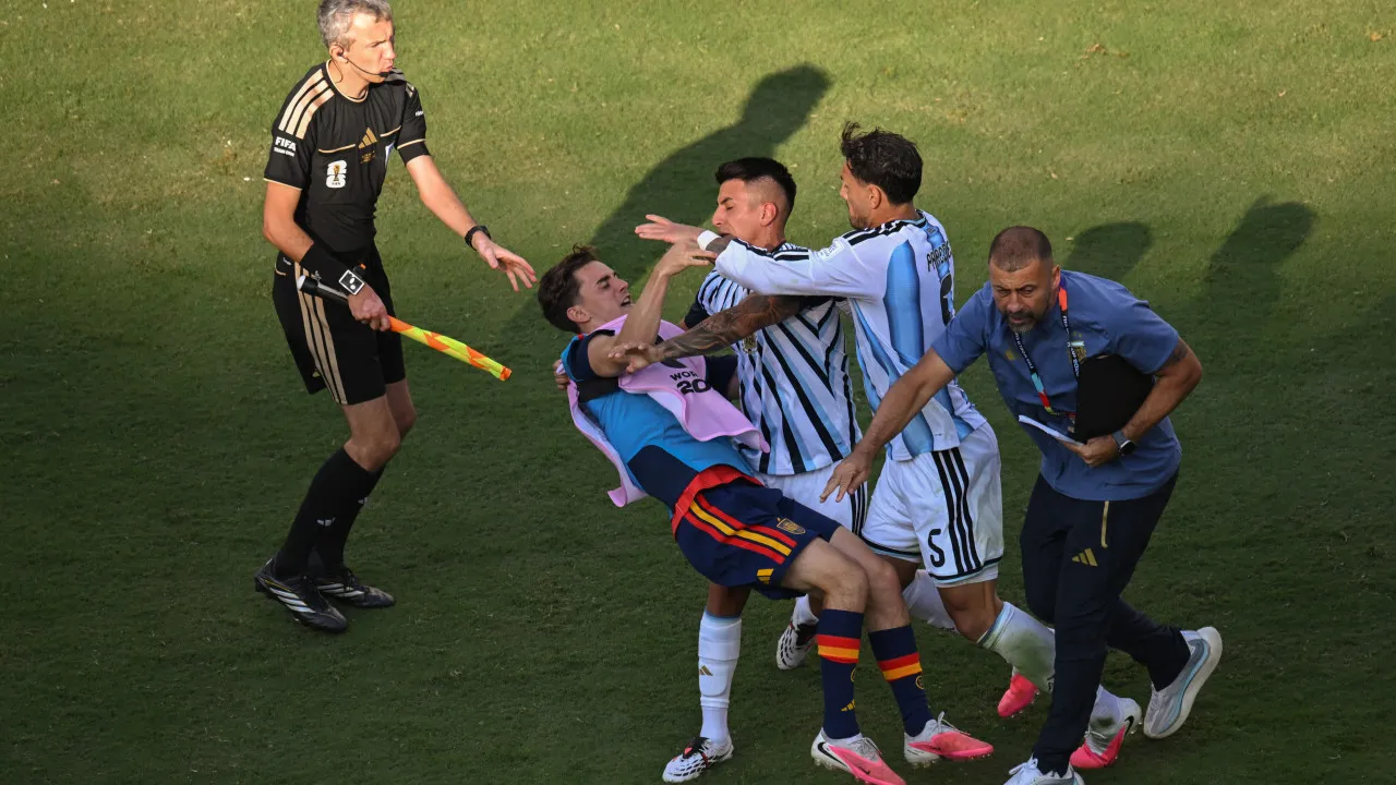 Ibrahimovic arrasa Paredes: "Se estivesse lá, dava-lhe uma cabeçada"
