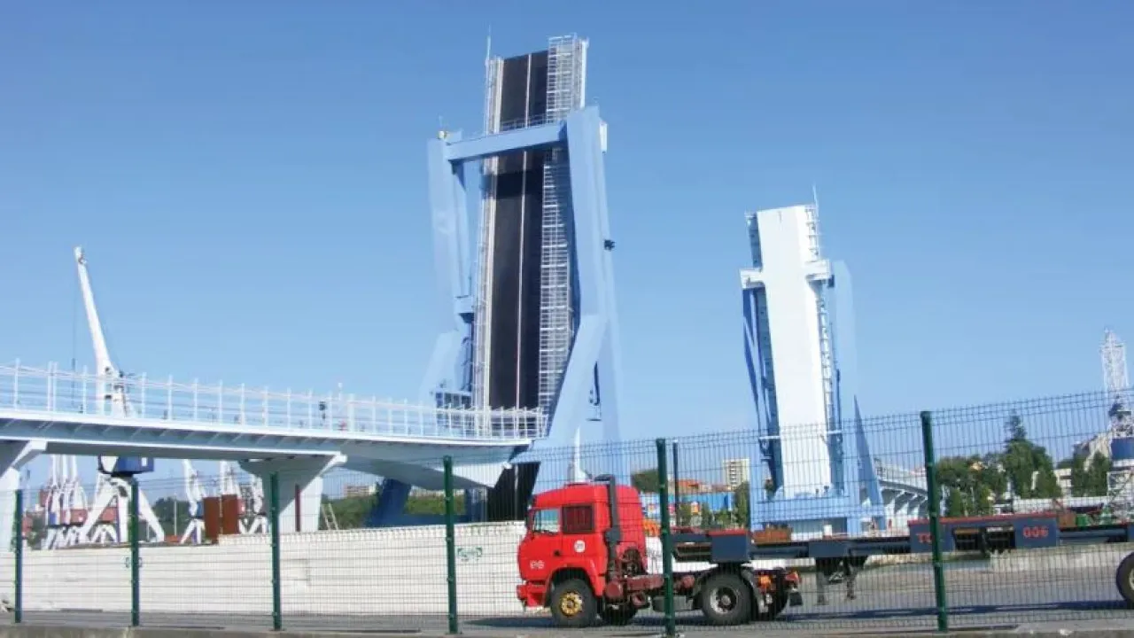 Ponte móvel de Leixões reabre hoje em Matosinhos após obras de manutenção