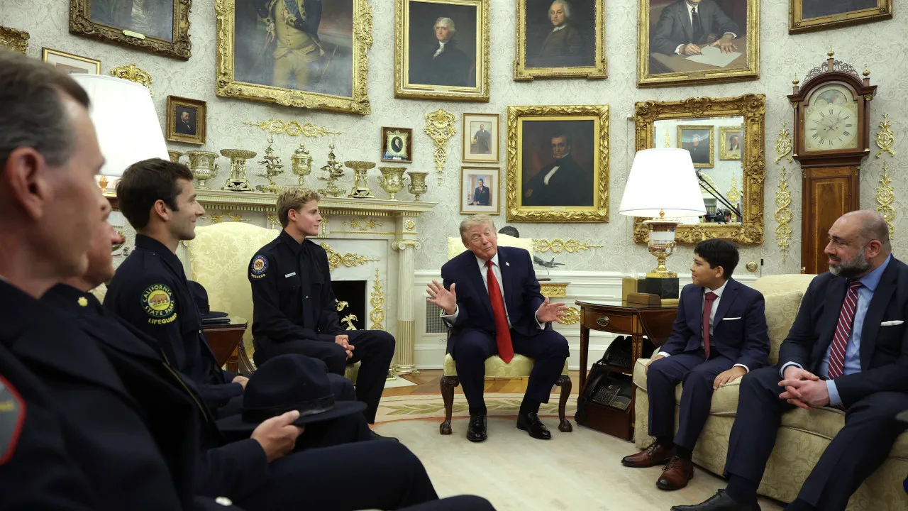 Trump recebeu menino resgatado de mar na Califórnia: "Tiveste sorte"