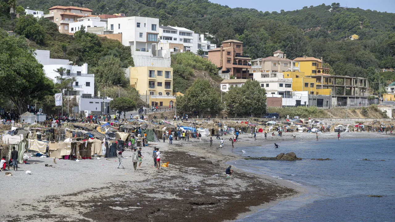 Espanha vai transferir 500 meninas migrantes de Ceuta para o continente