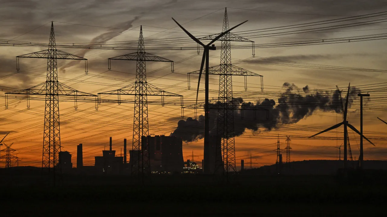 Ativista climático suspeito de atos de sabotagem na rede elétrica alemã