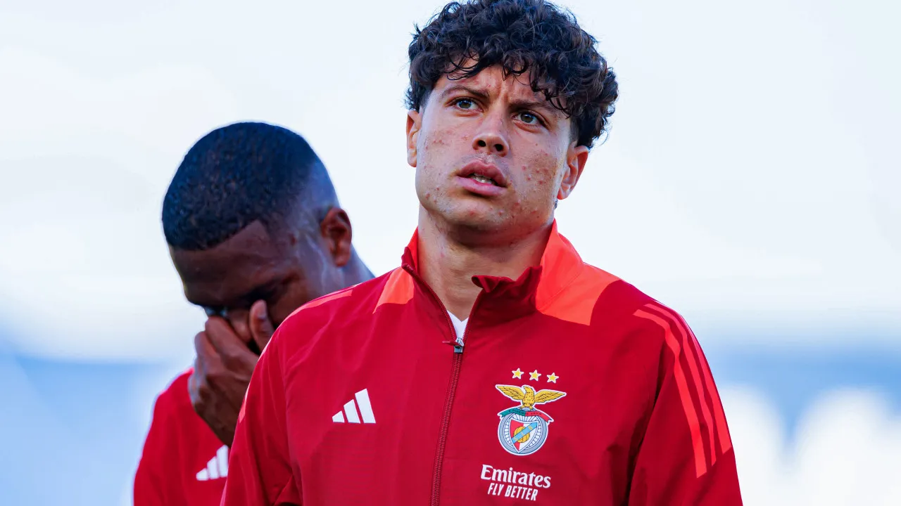 Oficial: Benfica vende médio para a Turquia e detalhe salta à vista