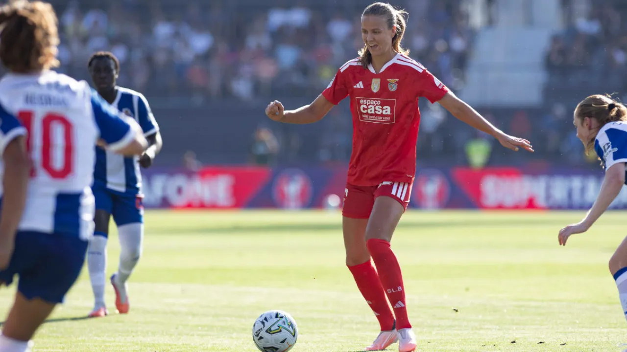 Clássico feminino acaba em goleada e Benfica arrasa FC Porto na Supertaça