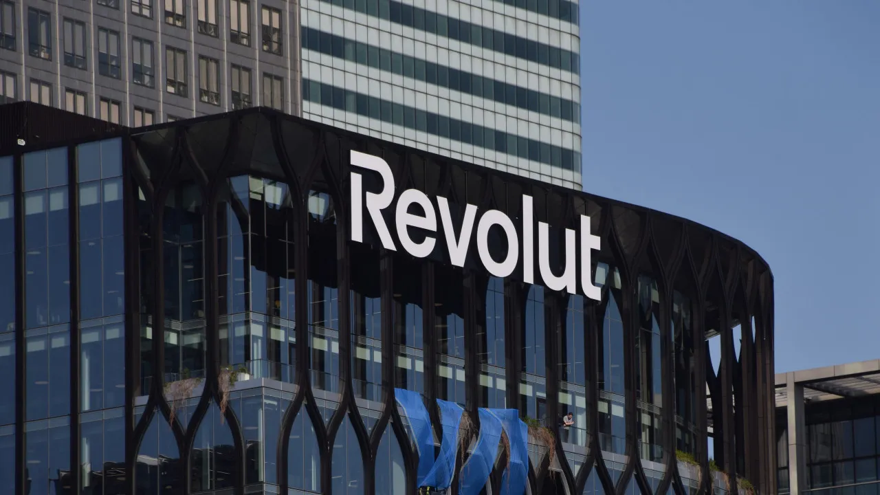 Revolut vítima de hackers. Partilhou dados de clientes com atacantes