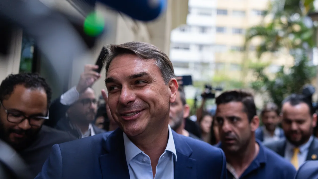 Bolsonaro desafia Lula para debate televisivo antes das presidenciais