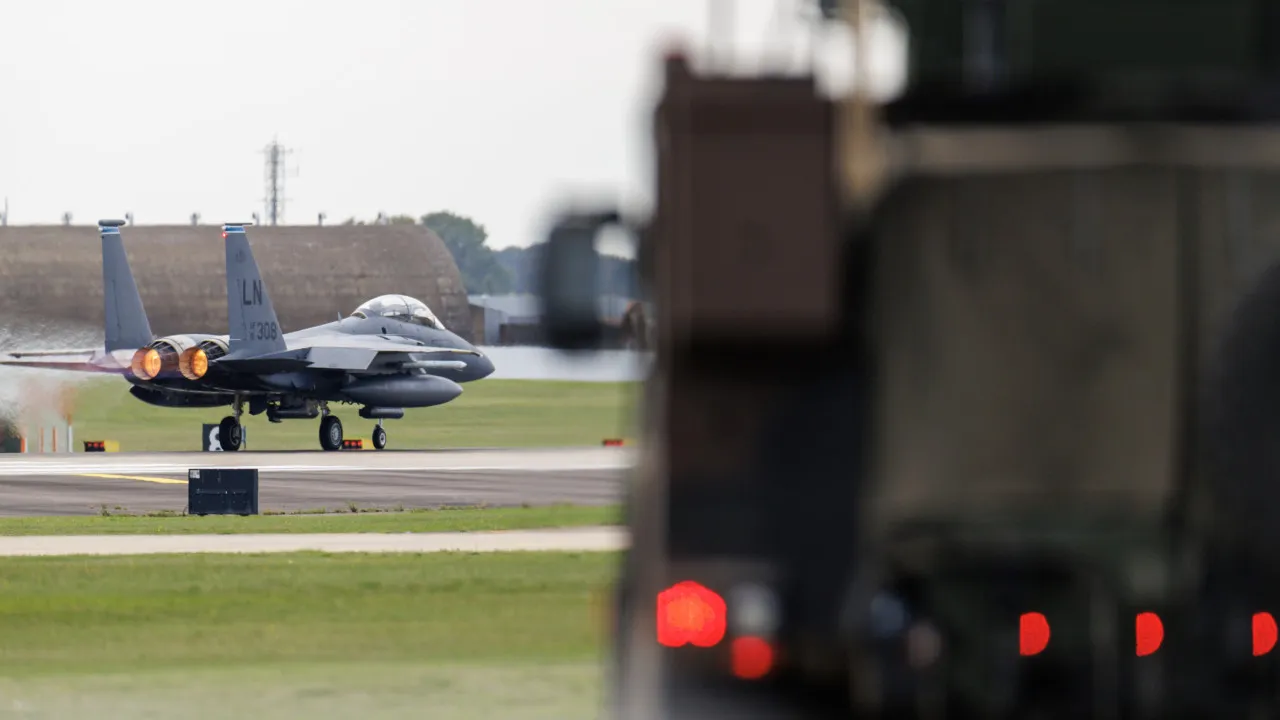 Suspeitos de planearem ataque em base militar libertados sob fiança