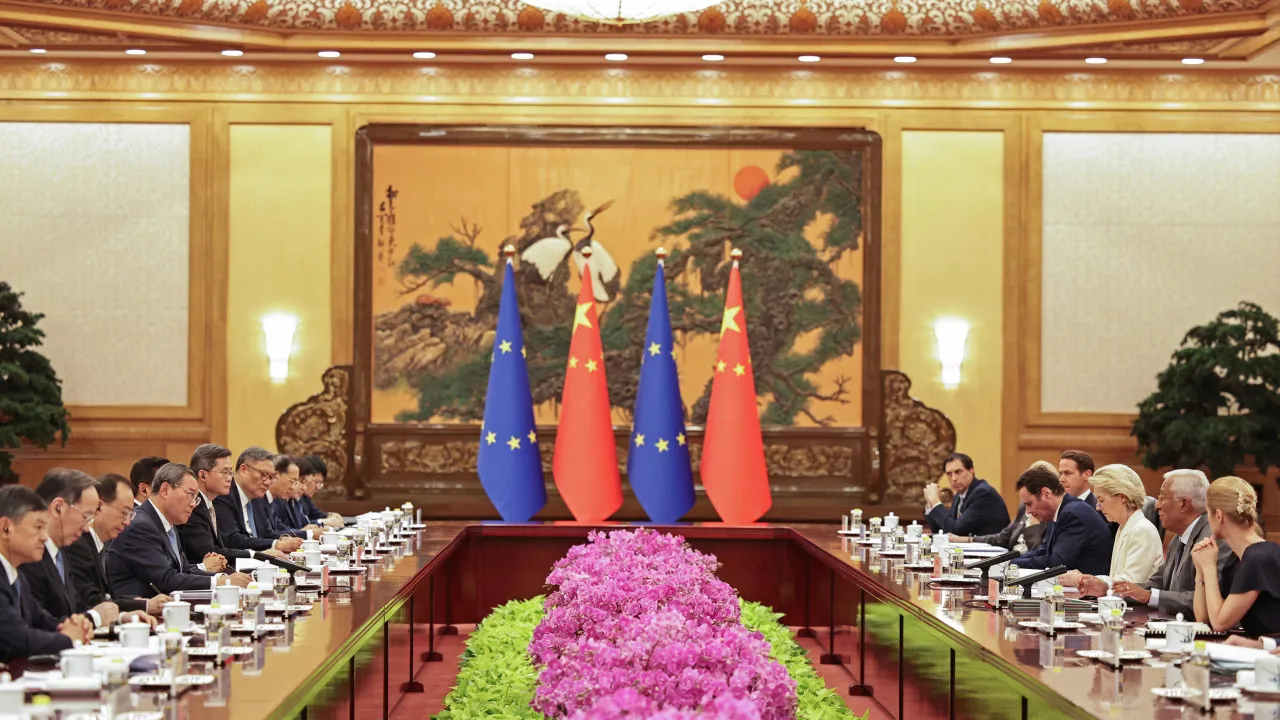 China promete resposta "firme" se UE adotar novas restrições comerciais