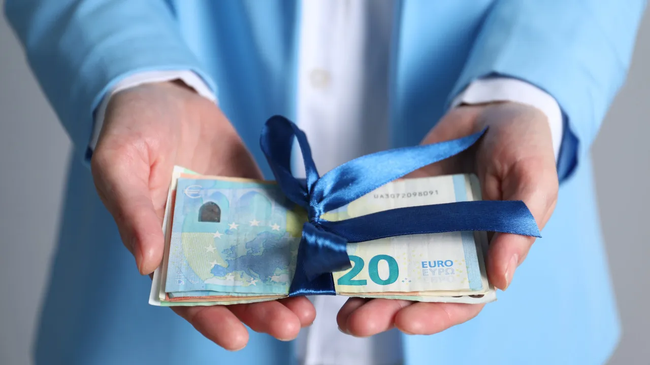 Recebi um prémio ou bónus no trabalho: Como é tributado em IRS?