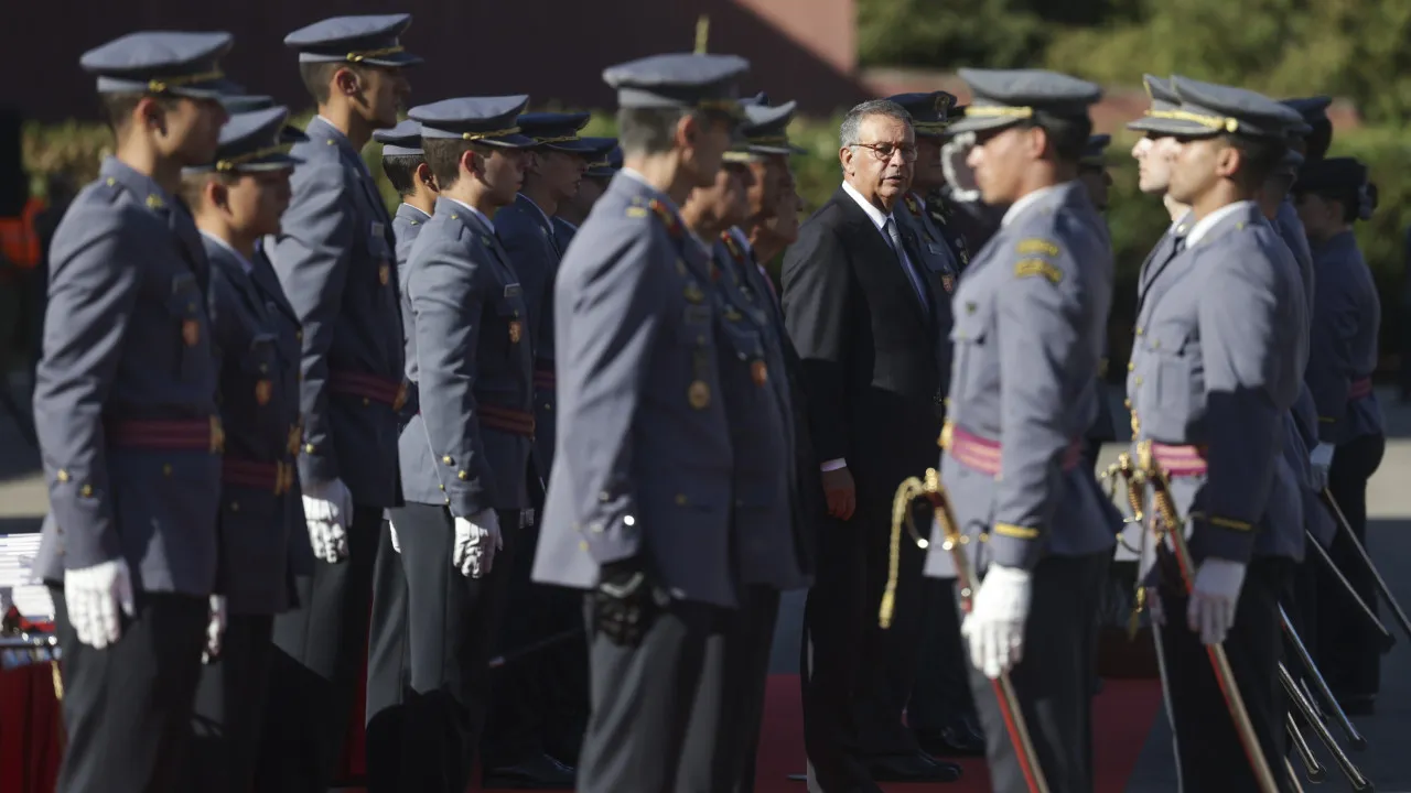 "O país necessita de líderes que saibam decidir", defende Seguro