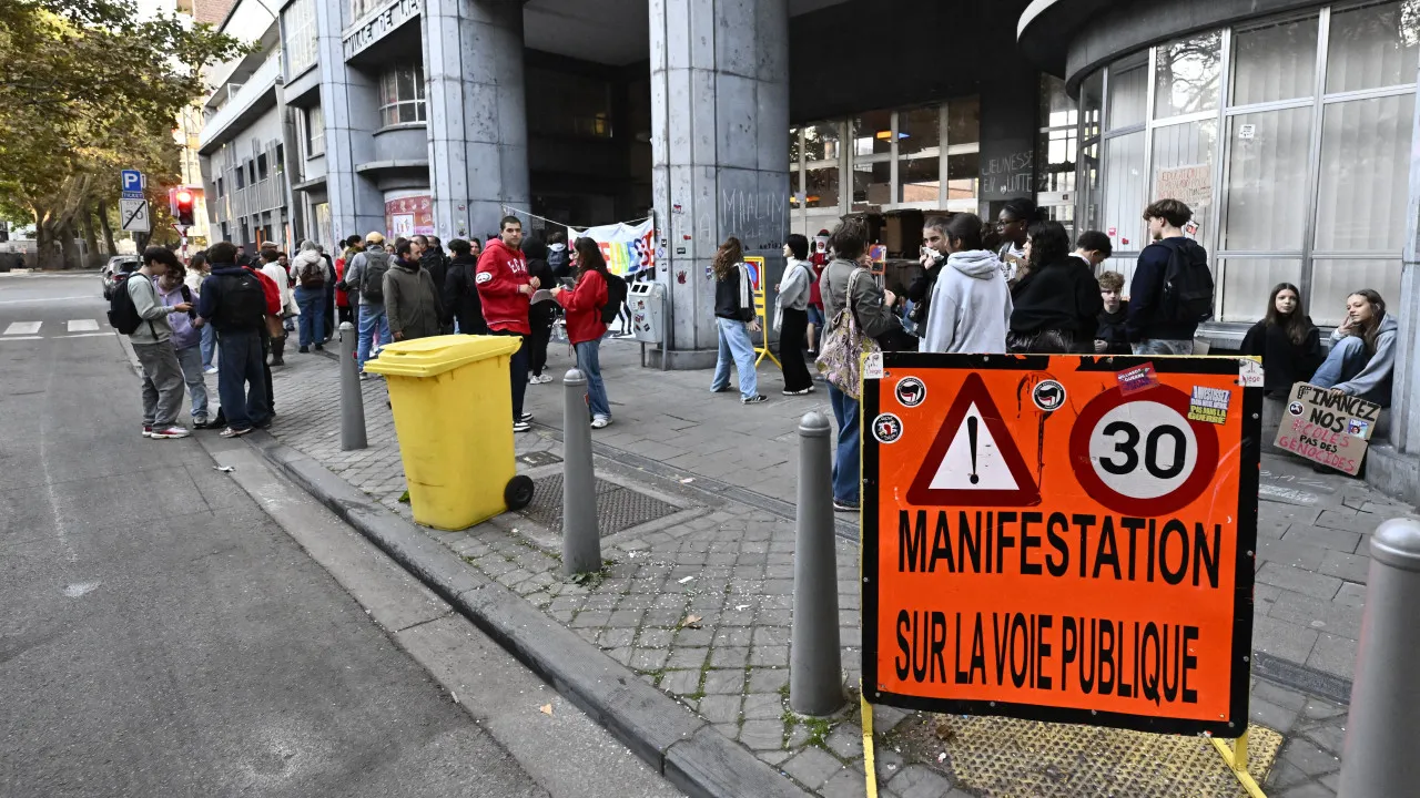 Liège proíbe aglomerações para combater vandalismo e violência