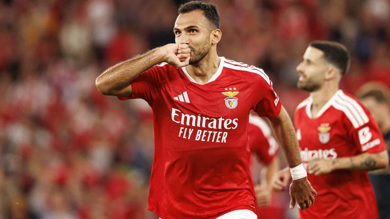 Benfica blinda Pavlidis, mas há um pretendente inglês para janeiro