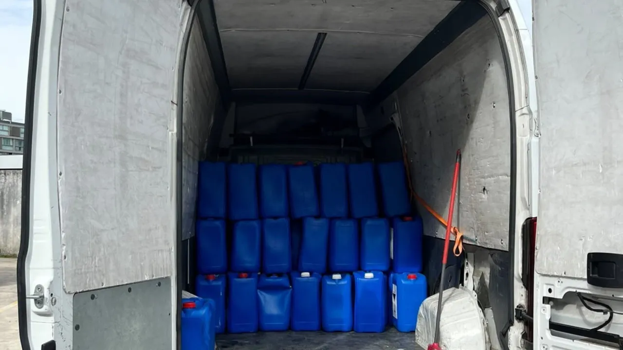 Haber kaynağının GNR'den Portekiz genelinde şafak operasyonu: Hızlı tekneler, harp silahları ve 10 bin litre yakıt ele geçirildi konulu görseli