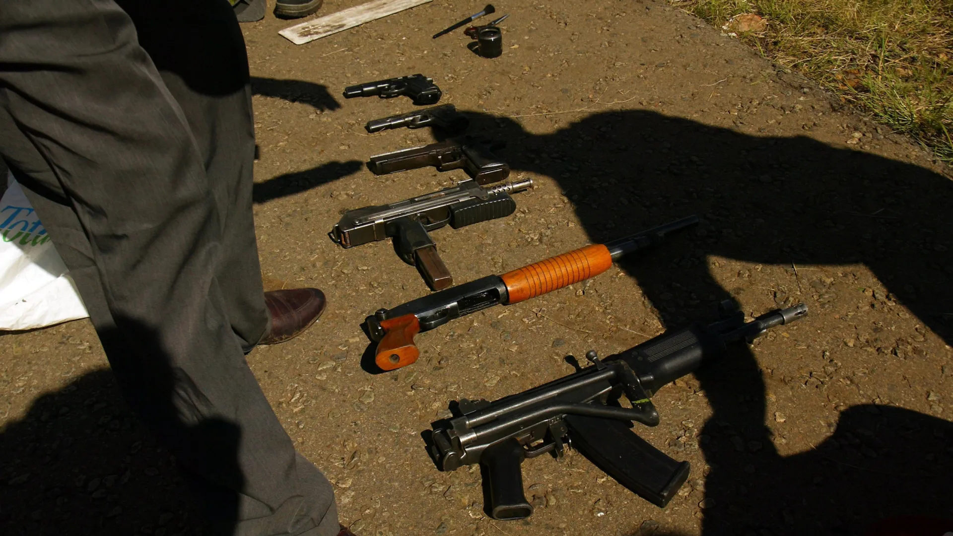 
                    Homens armados matam dez pessoas na África do Sul
                