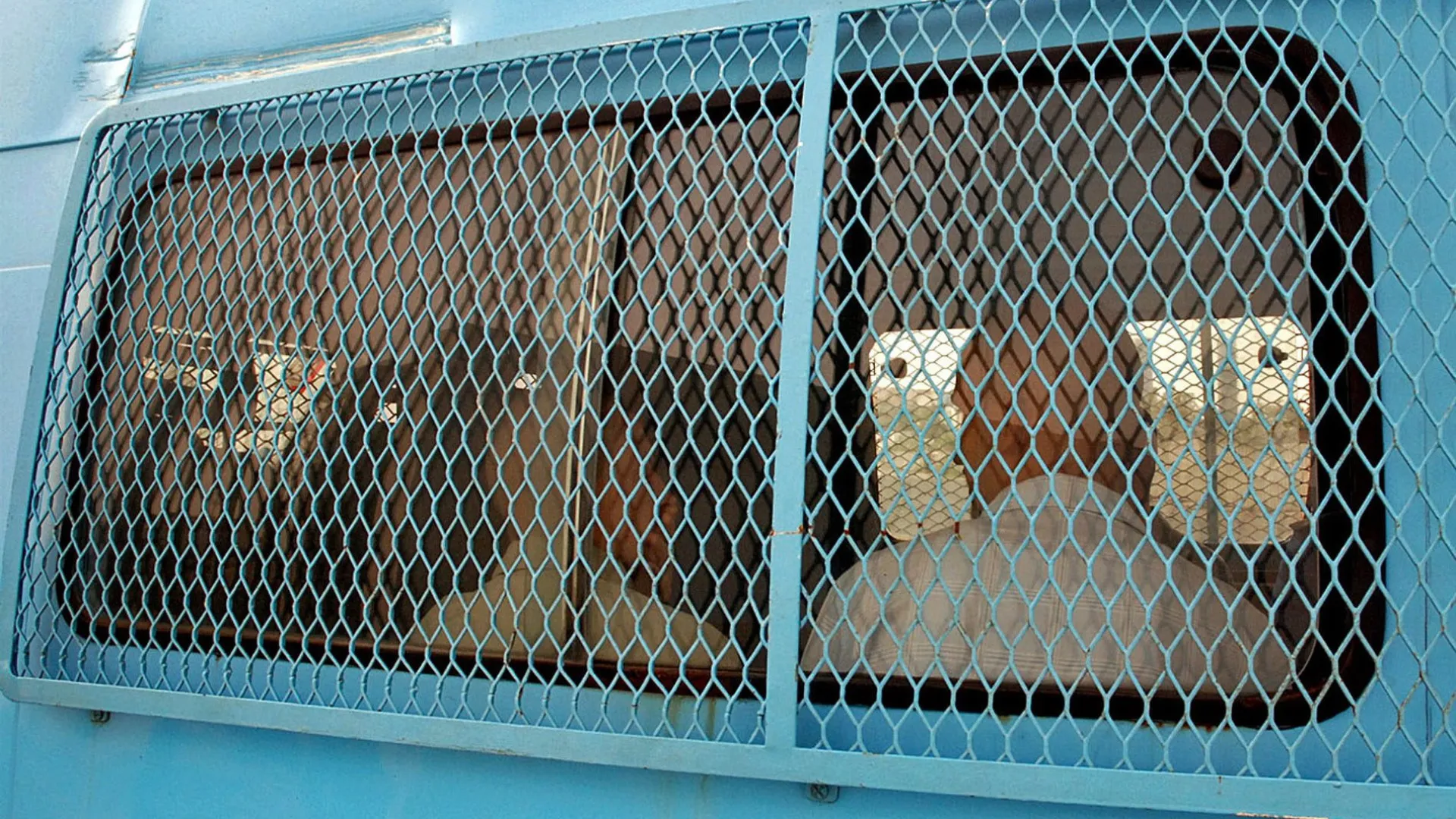 
                    França condena ex-jogadores de râguebi até 14 anos de prisão por violação
                