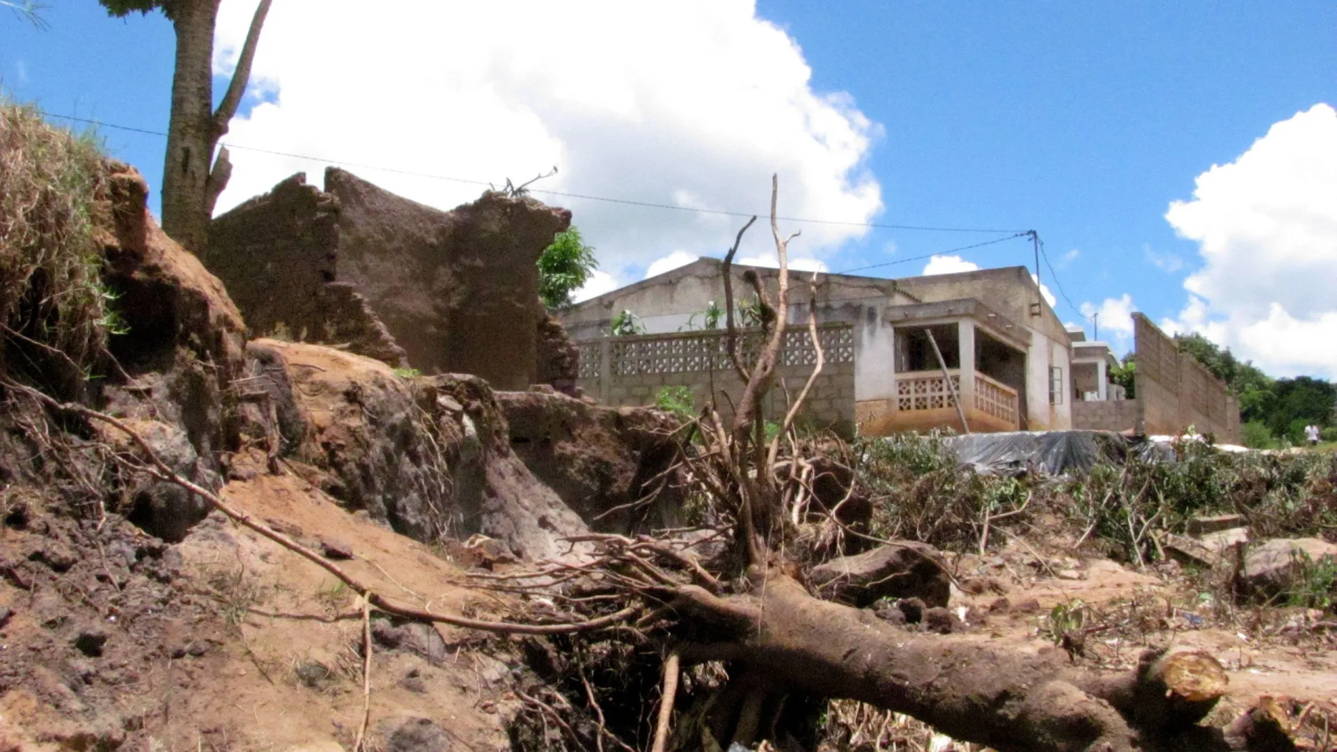 
                    Pelo menos quatro mortos e 500 afetados pelo ciclone Gazeni em Moçambique
                