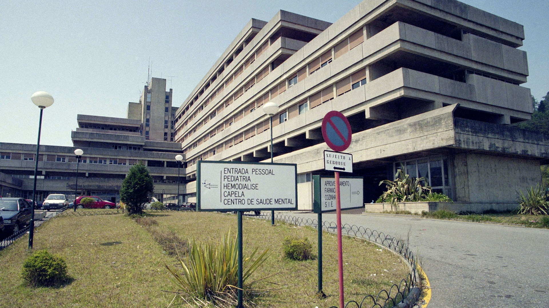 Infiltrações de água afetam atividade programada do Hospital de Santa Luzia