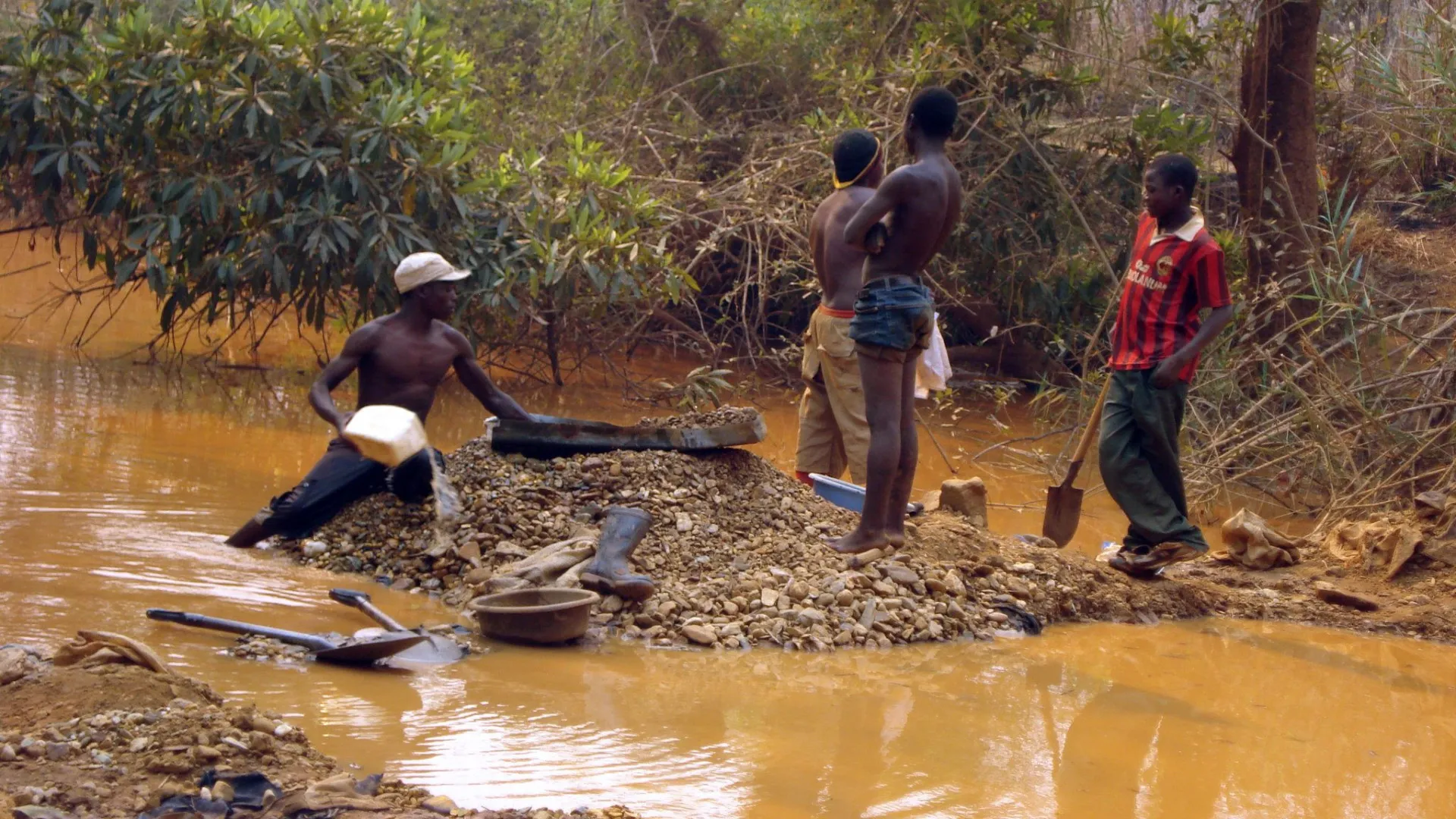 
                    Morreram mais 3 garimpeiros em mina de Moçambique. 