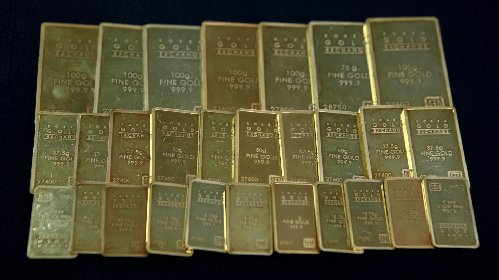 
                    Preço do ouro desce mais de 9% para 4.868 dólares e afasta-se de máximos
                