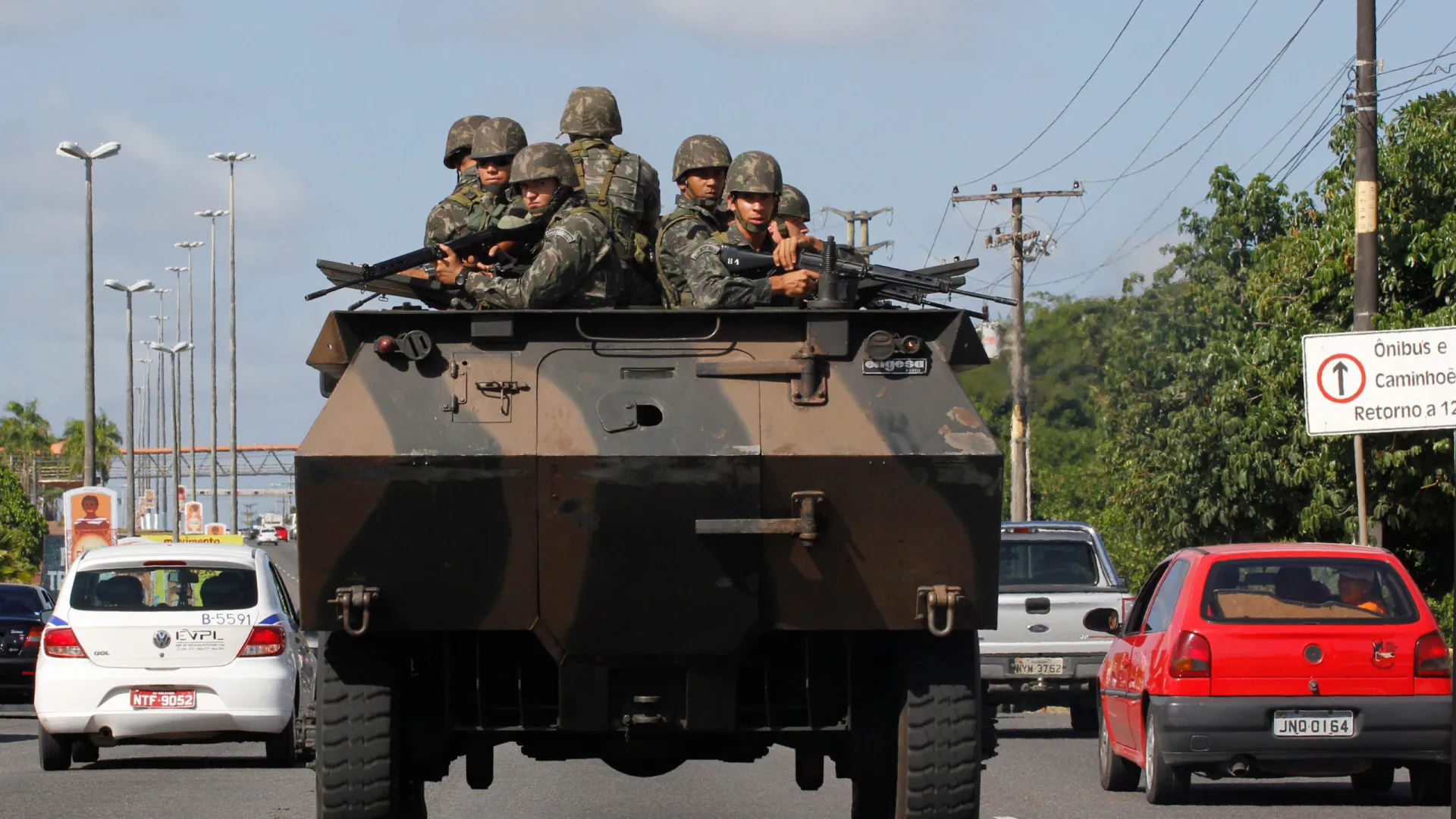 
                    Despesa militar global aumentou para recorde 2,23 biliões de euros em 2025
                
