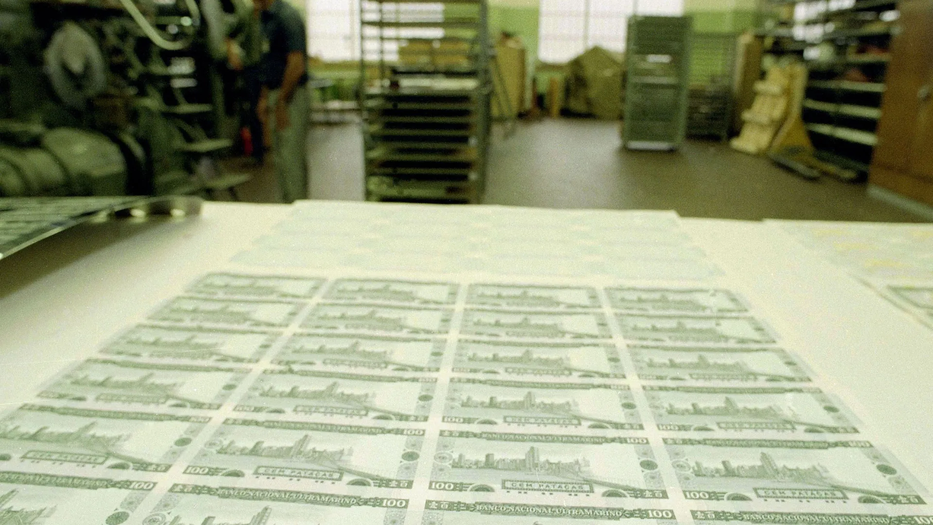 
                    Macau aprova subida de 2,9% do salário mínimo. Quanto se receberá?
                