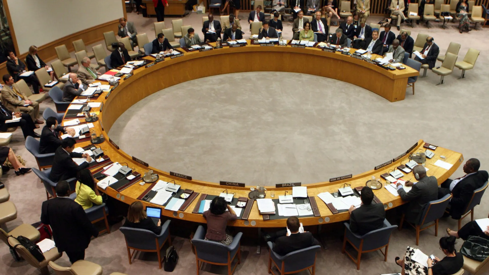 
                    Conselho da ONU exige que Irão cesse ataques contra países do Golfo
                